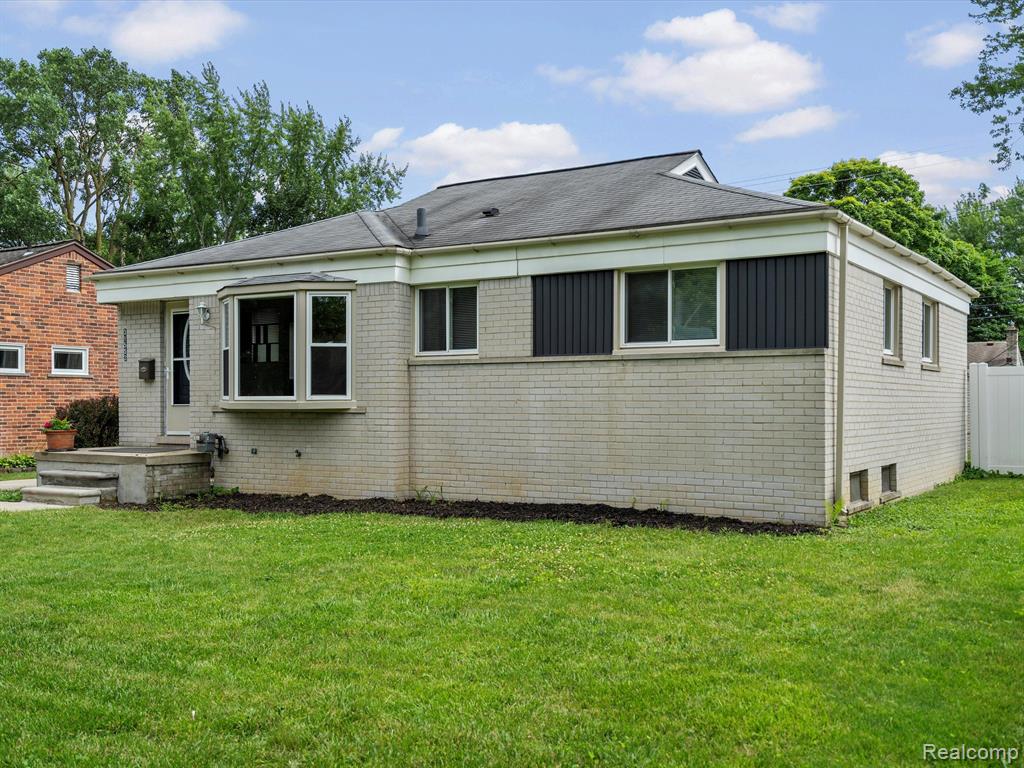 31553 Marblehead Road Farmington, MI 48336 - Photo 3 of 32