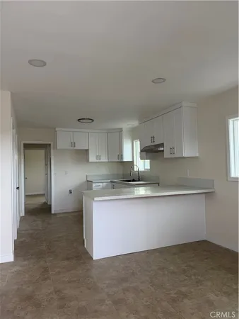 $3,499 | 649 East 87th Street, Los Angeles, CA 90002