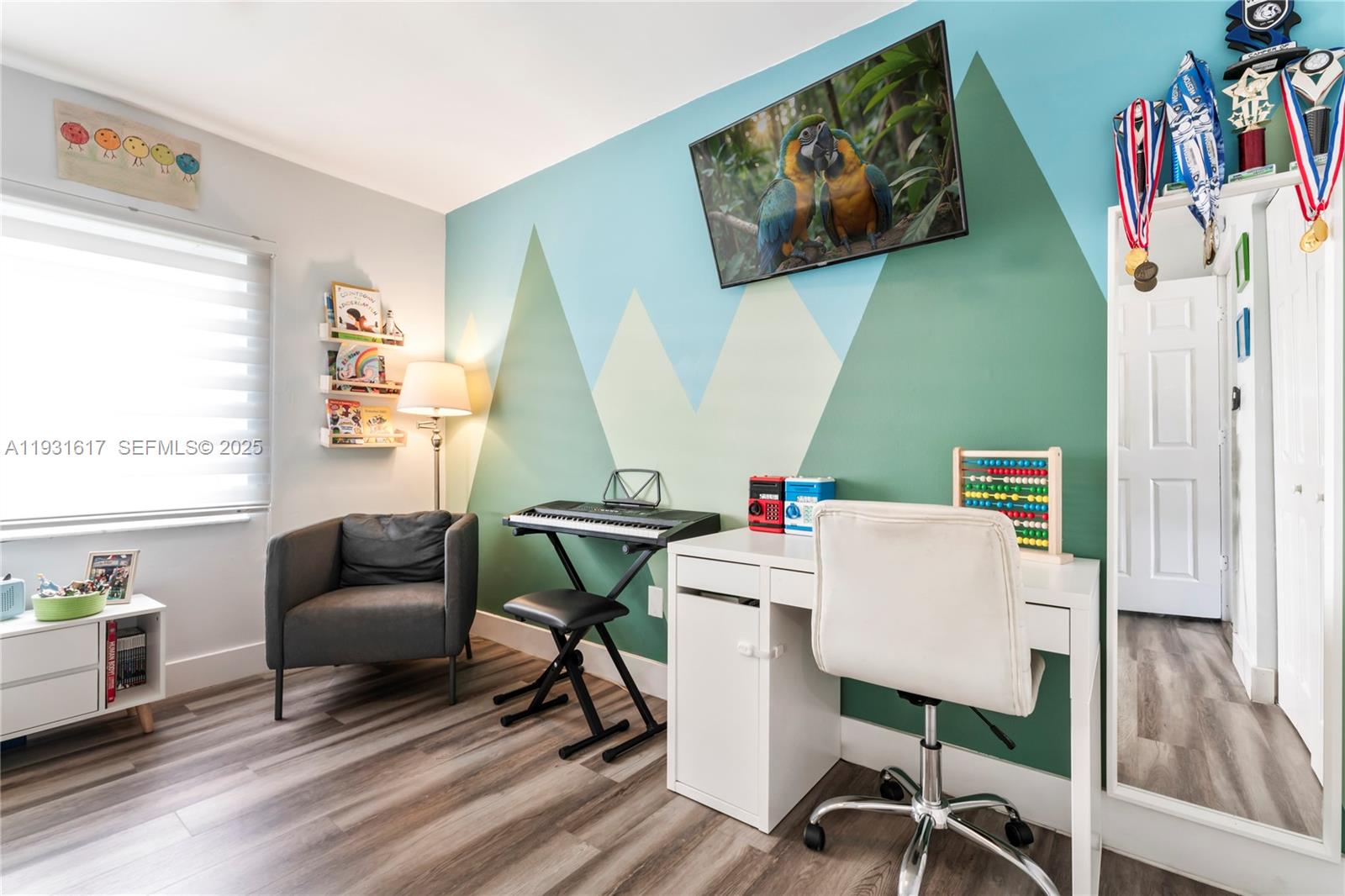 9612 Wyoming Court Boca Raton, FL 33434 - Photo 18 of 44 a living room with furniture and a window