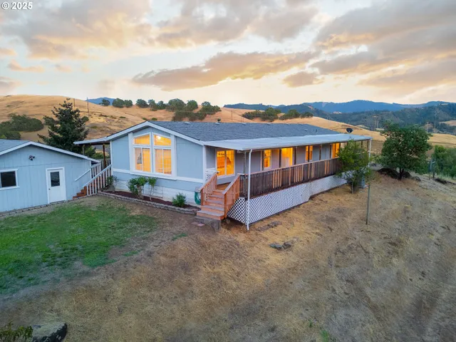 $579,000 | 220 Robin Street, Roseburg, OR 97470