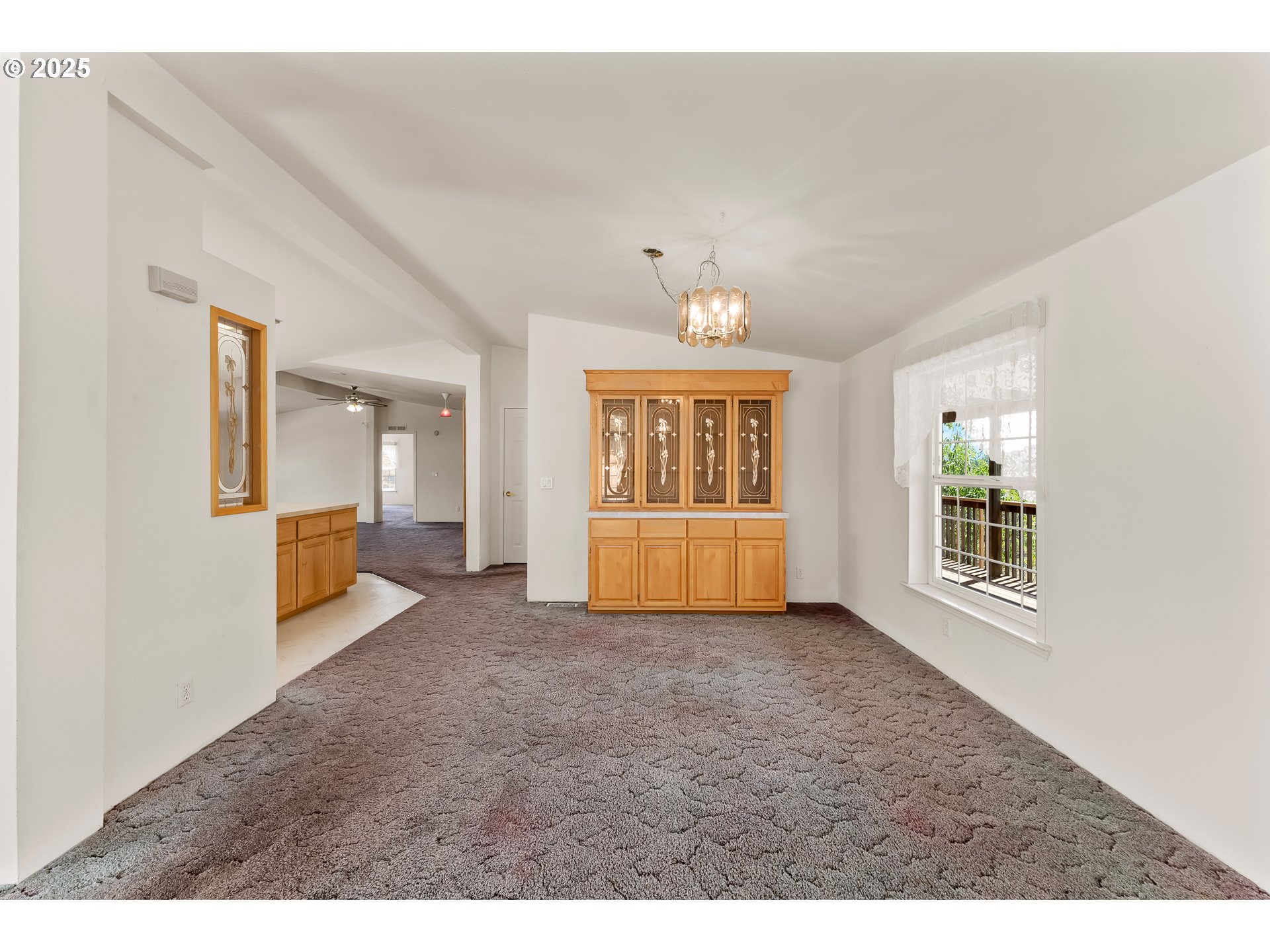 220 Robin Street Roseburg, OR 97470 - Photo 14 of 46 Dining Area