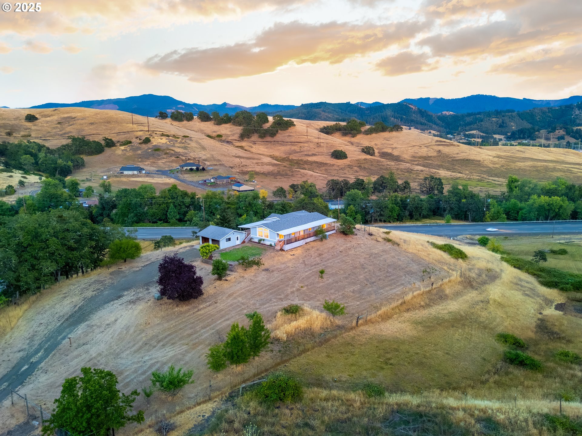 220 Robin Street Roseburg, OR 97470 - Photo 2 of 46