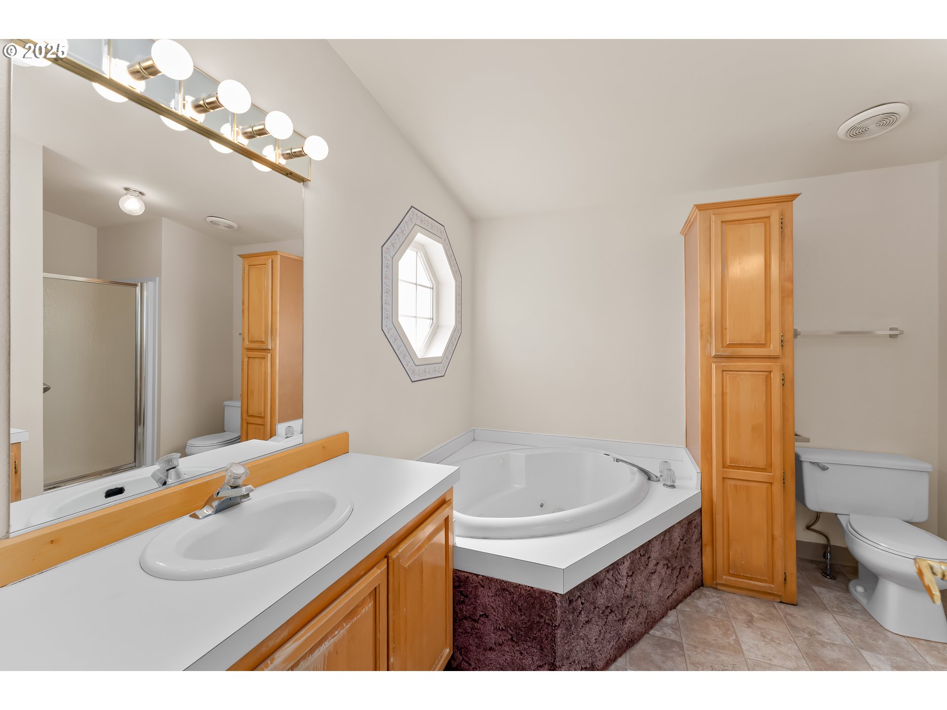 220 Robin Street Roseburg, OR 97470 - Photo 21 of 46 Bathroom, Attached