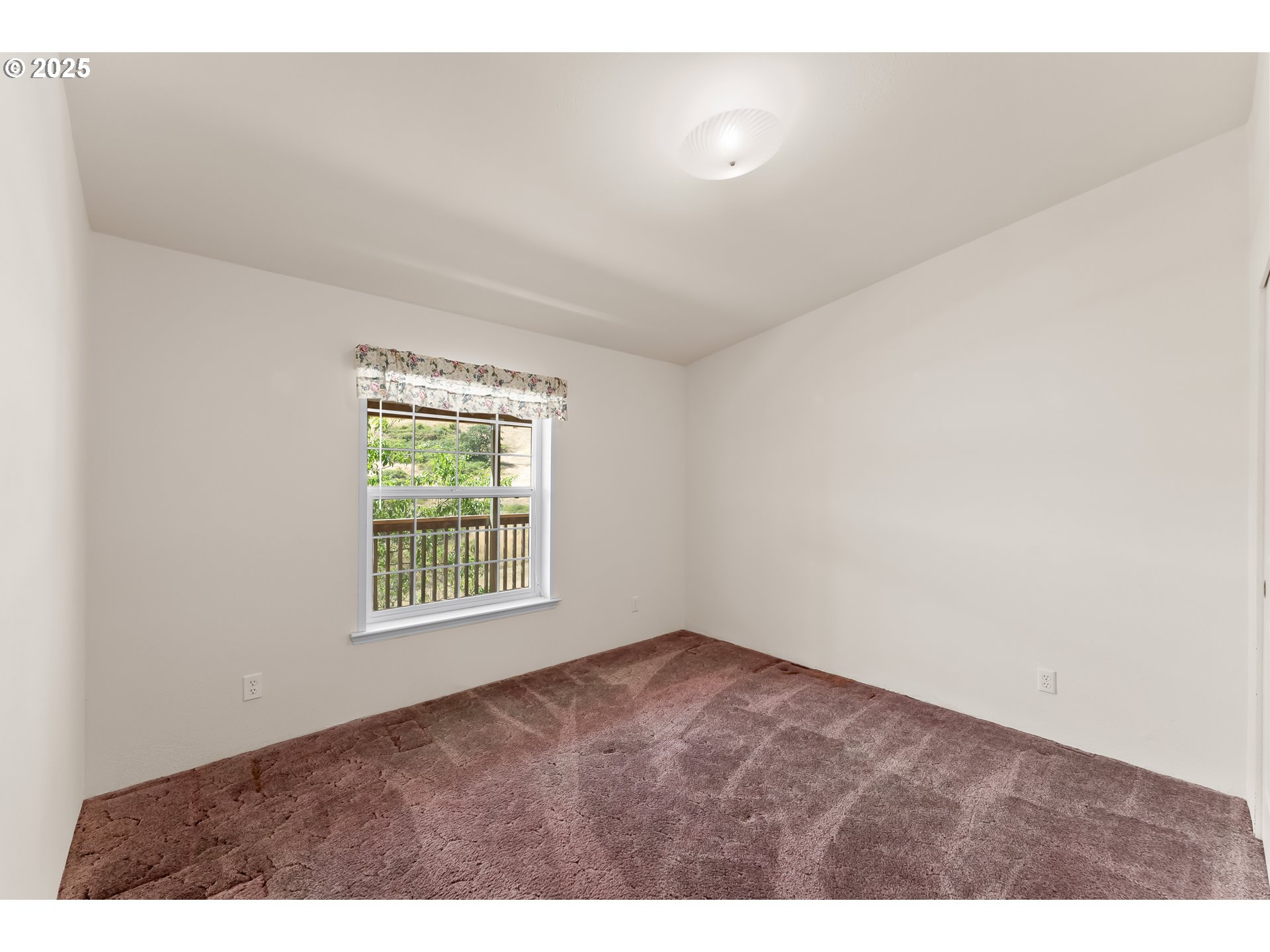 220 Robin Street Roseburg, OR 97470 - Photo 25 of 46 Bedroom