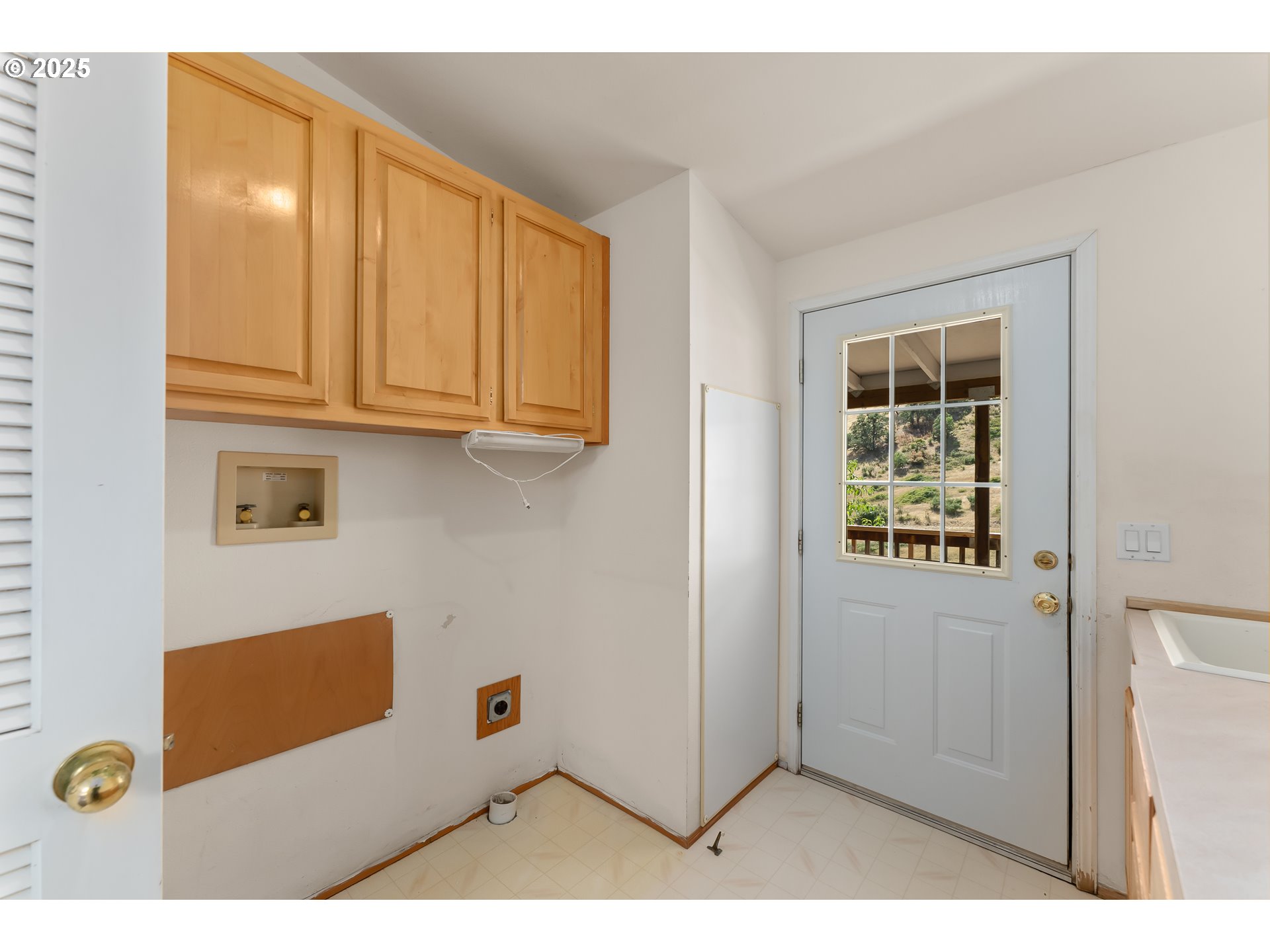 220 Robin Street Roseburg, OR 97470 - Photo 29 of 46 Utility Room