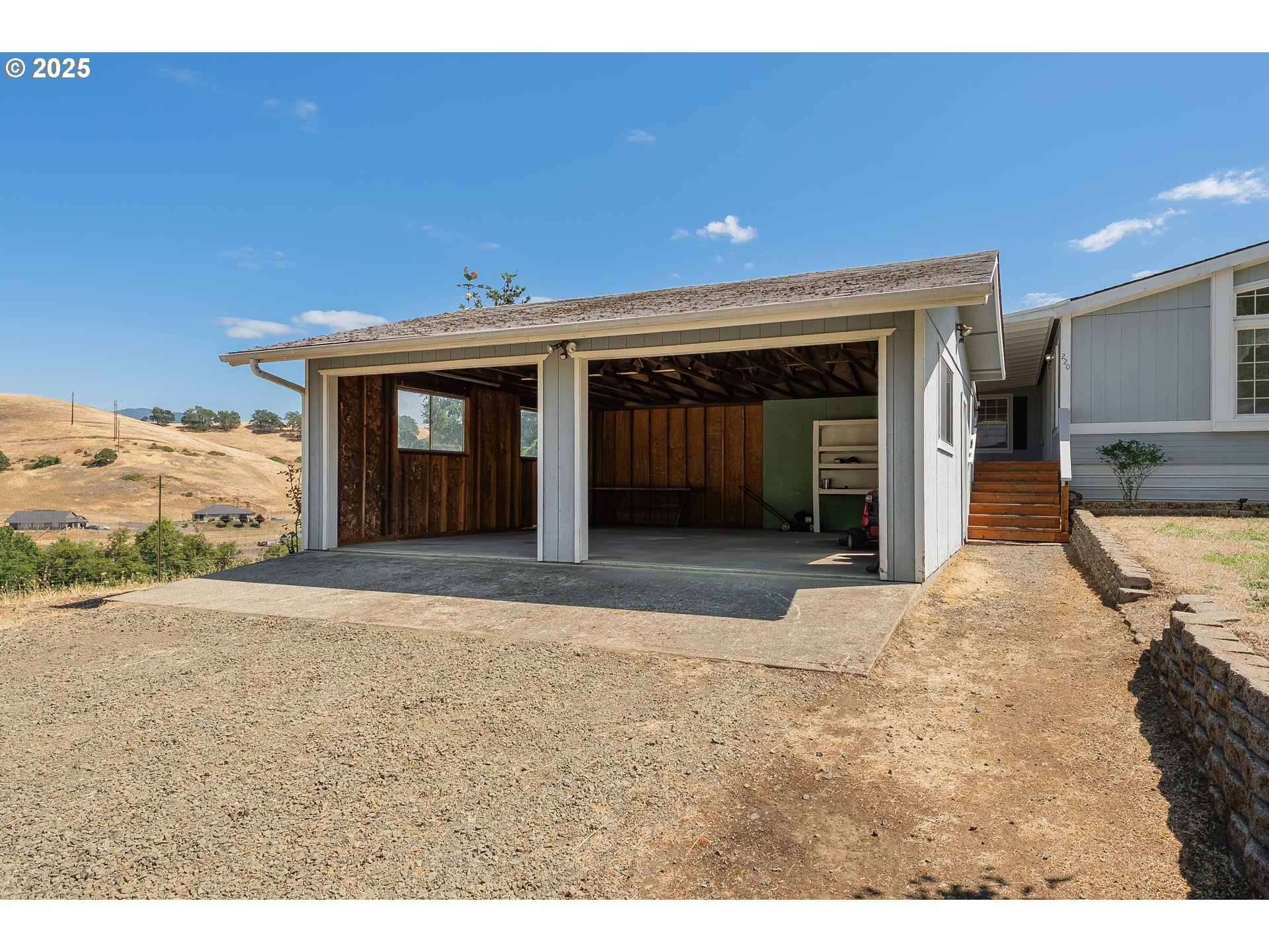 220 Robin Street Roseburg, OR 97470 - Photo 30 of 46 Garage