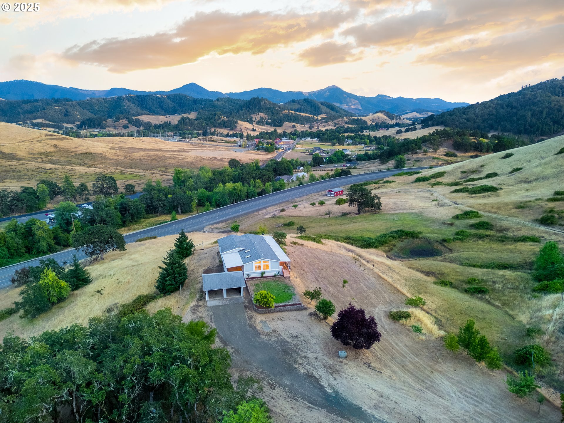 220 Robin Street Roseburg, OR 97470 - Photo 3 of 46