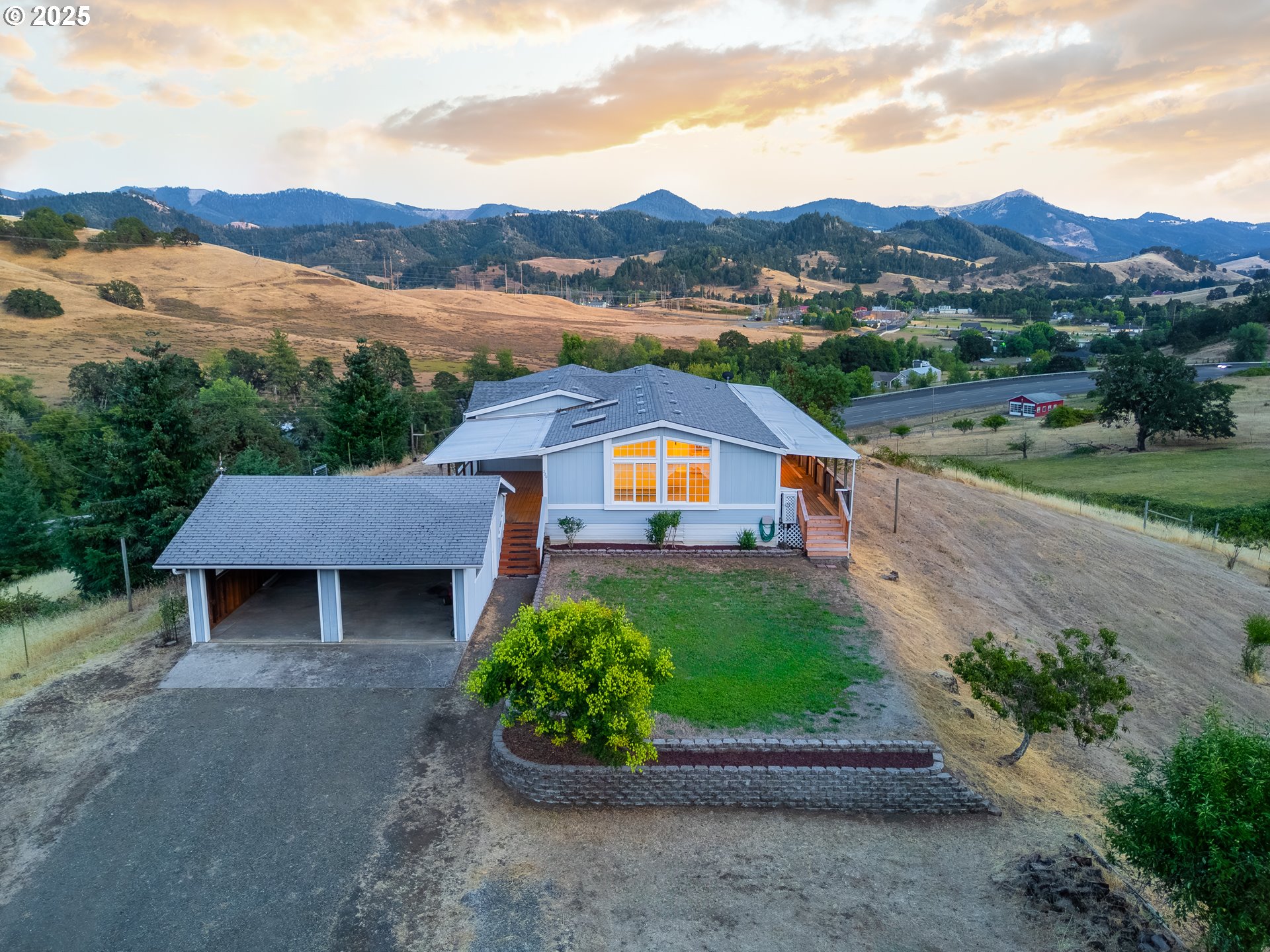 220 Robin Street Roseburg, OR 97470 - Photo 4 of 46