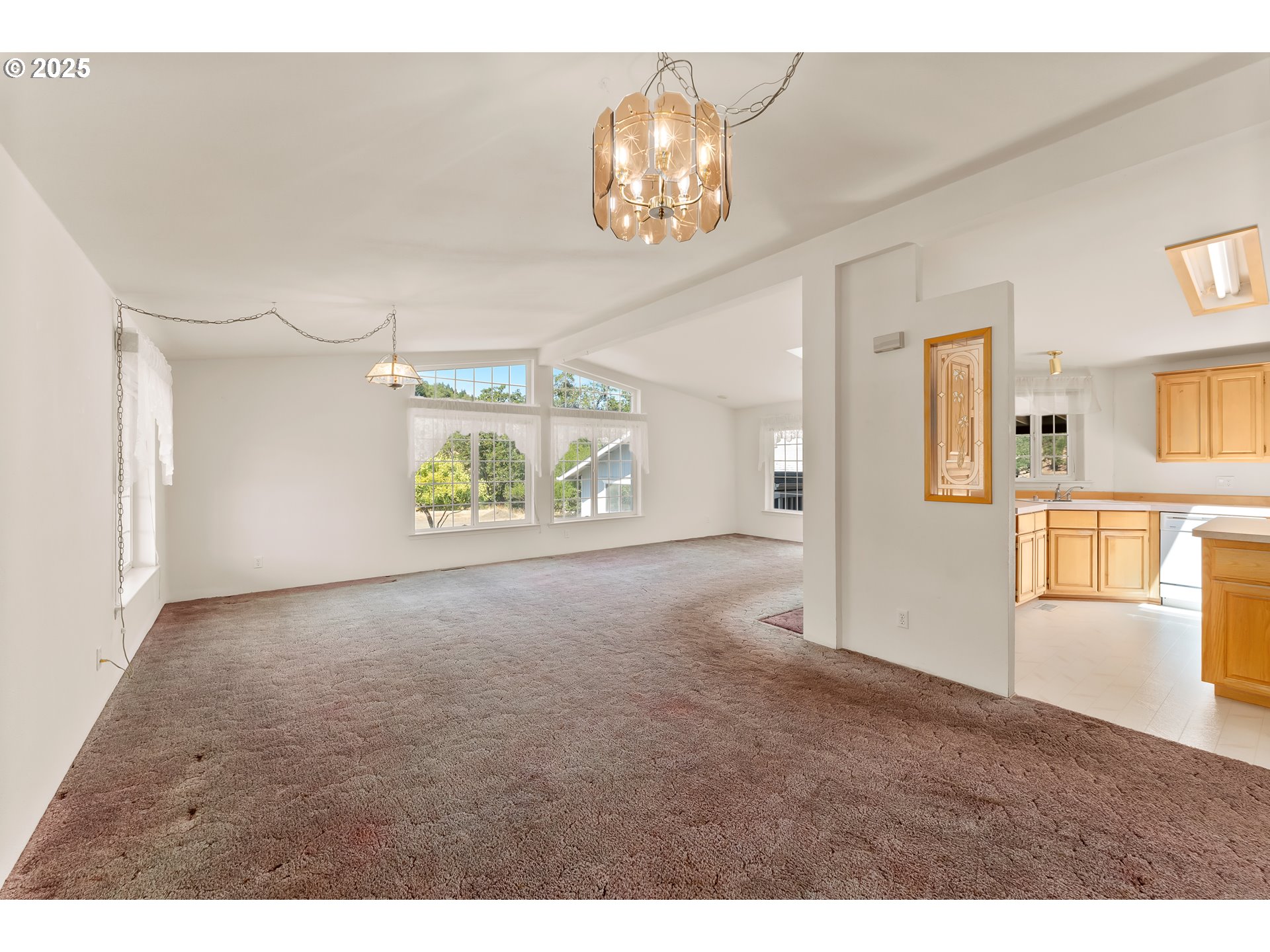 220 Robin Street Roseburg, OR 97470 - Photo 7 of 46 Dining Area