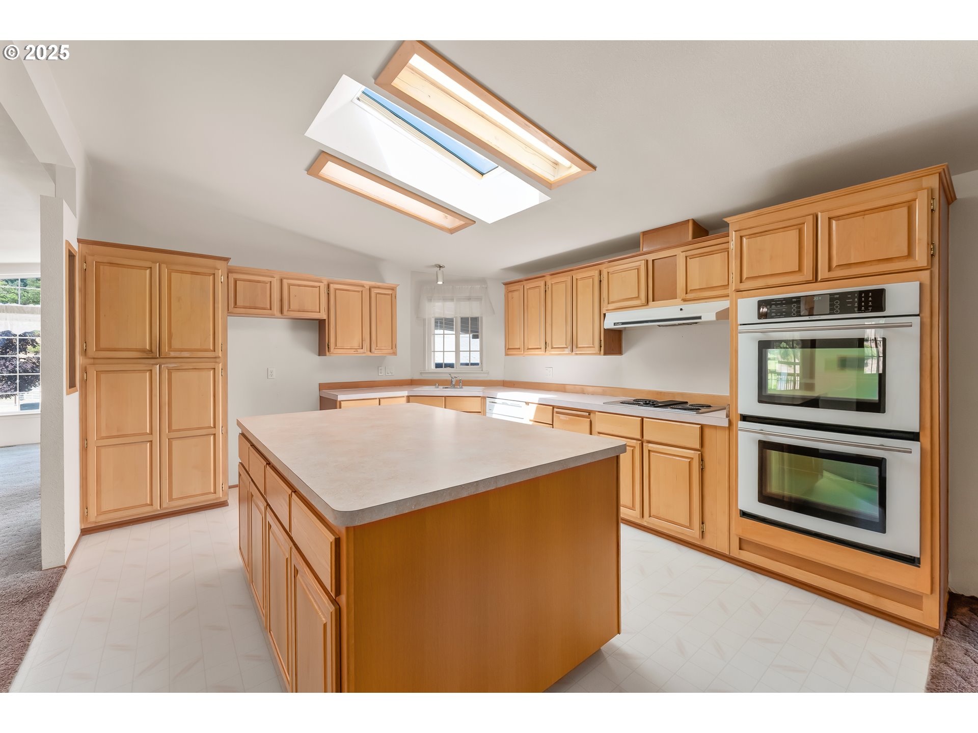 220 Robin Street Roseburg, OR 97470 - Photo 9 of 46 Kitchen
