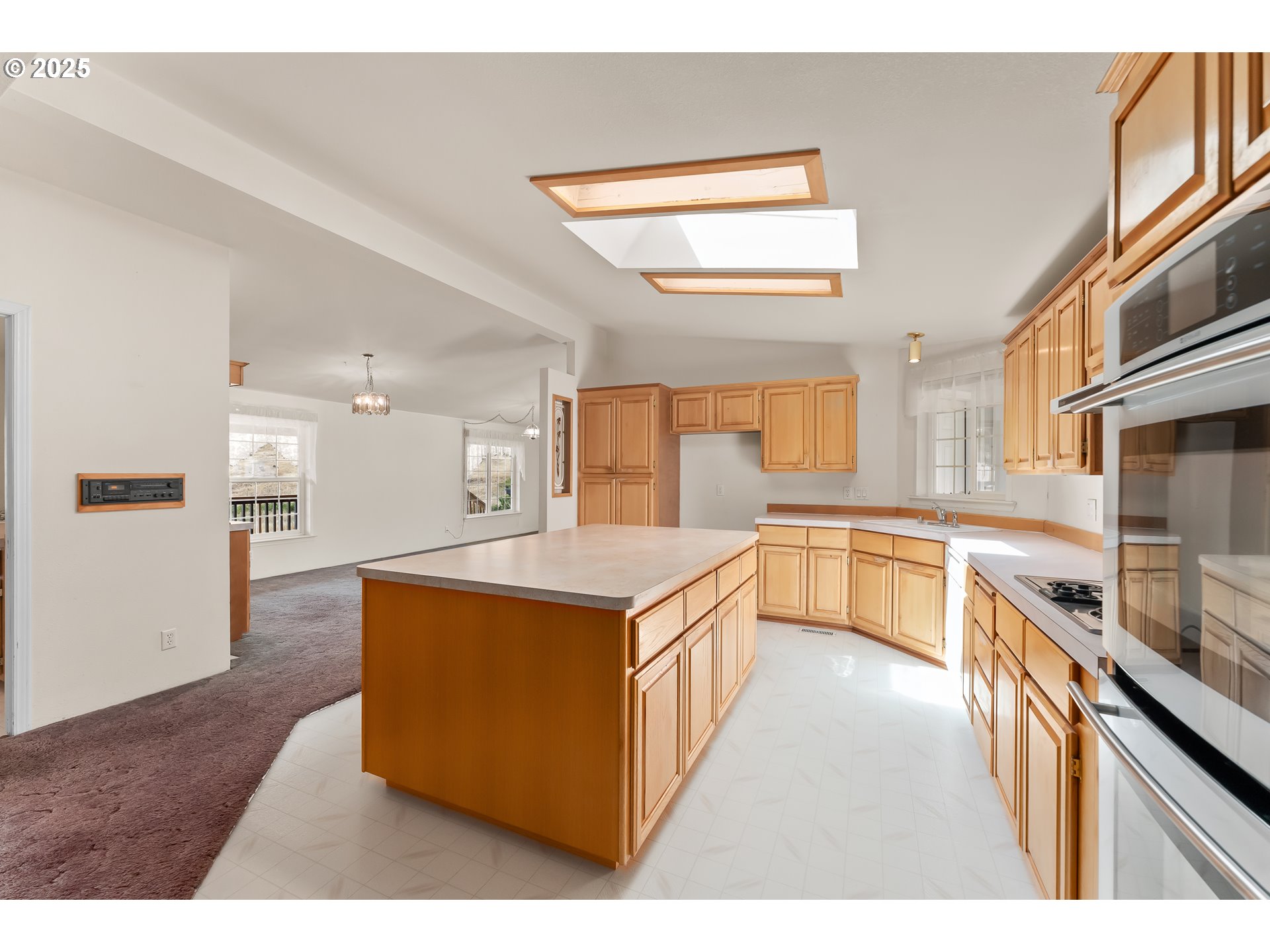 220 Robin Street Roseburg, OR 97470 - Photo 10 of 46 Kitchen