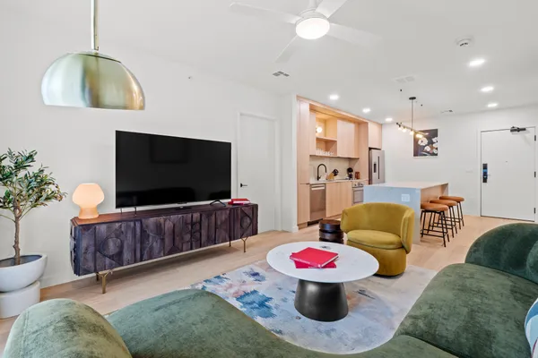 $6,000 | 2323 South Lamar Boulevard, Unit 520, Austin, TX 78704