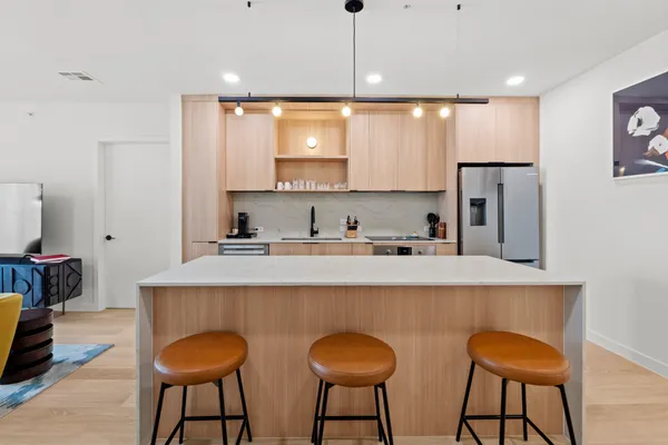$6,000 | 2323 South Lamar Boulevard, Unit 520, Austin, TX 78704
