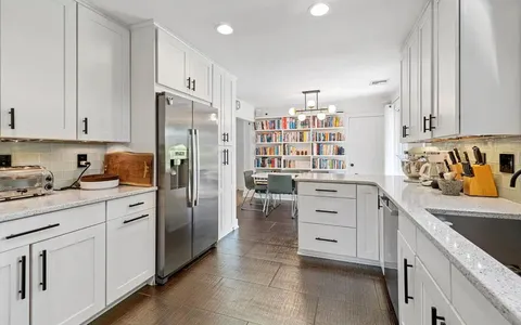 $1,795,000 | 94 Hands Creek Road, East Hampton, NY 11937