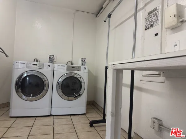 $2,100 | 1816 North Gramercy Place, Unit 405, Los Angeles, CA 90028