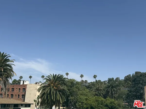 $2,100 | 1816 North Gramercy Place, Unit 405, Los Angeles, CA 90028