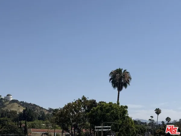 $2,100 | 1816 North Gramercy Place, Unit 405, Los Angeles, CA 90028