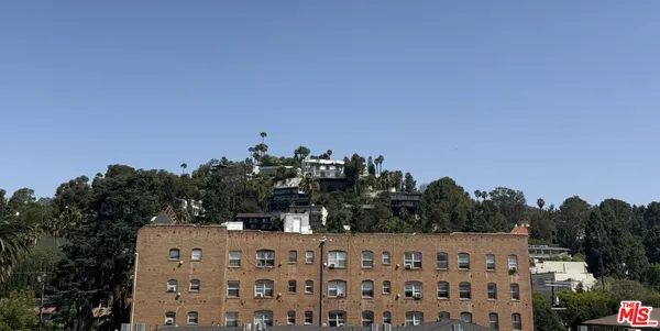 $2,100 | 1816 North Gramercy Place, Unit 405, Los Angeles, CA 90028