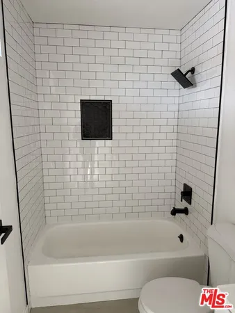 $2,100 | 1816 North Gramercy Place, Unit 405, Los Angeles, CA 90028