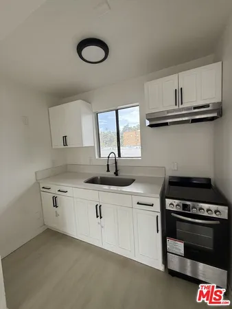 $2,100 | 1816 North Gramercy Place, Unit 405, Los Angeles, CA 90028