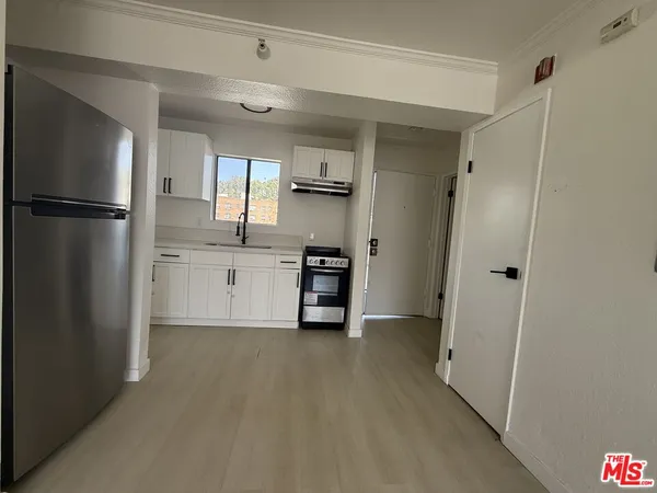 $2,100 | 1816 North Gramercy Place, Unit 405, Los Angeles, CA 90028