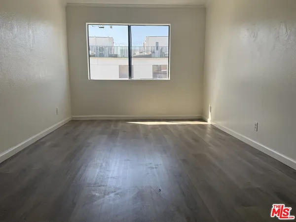 $2,100 | 1816 North Gramercy Place, Unit 405, Los Angeles, CA 90028