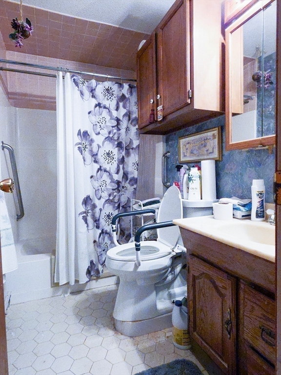 37 Gates Road Worcester, MA 01603 - Photo 16 of 24 Gallery Image 16