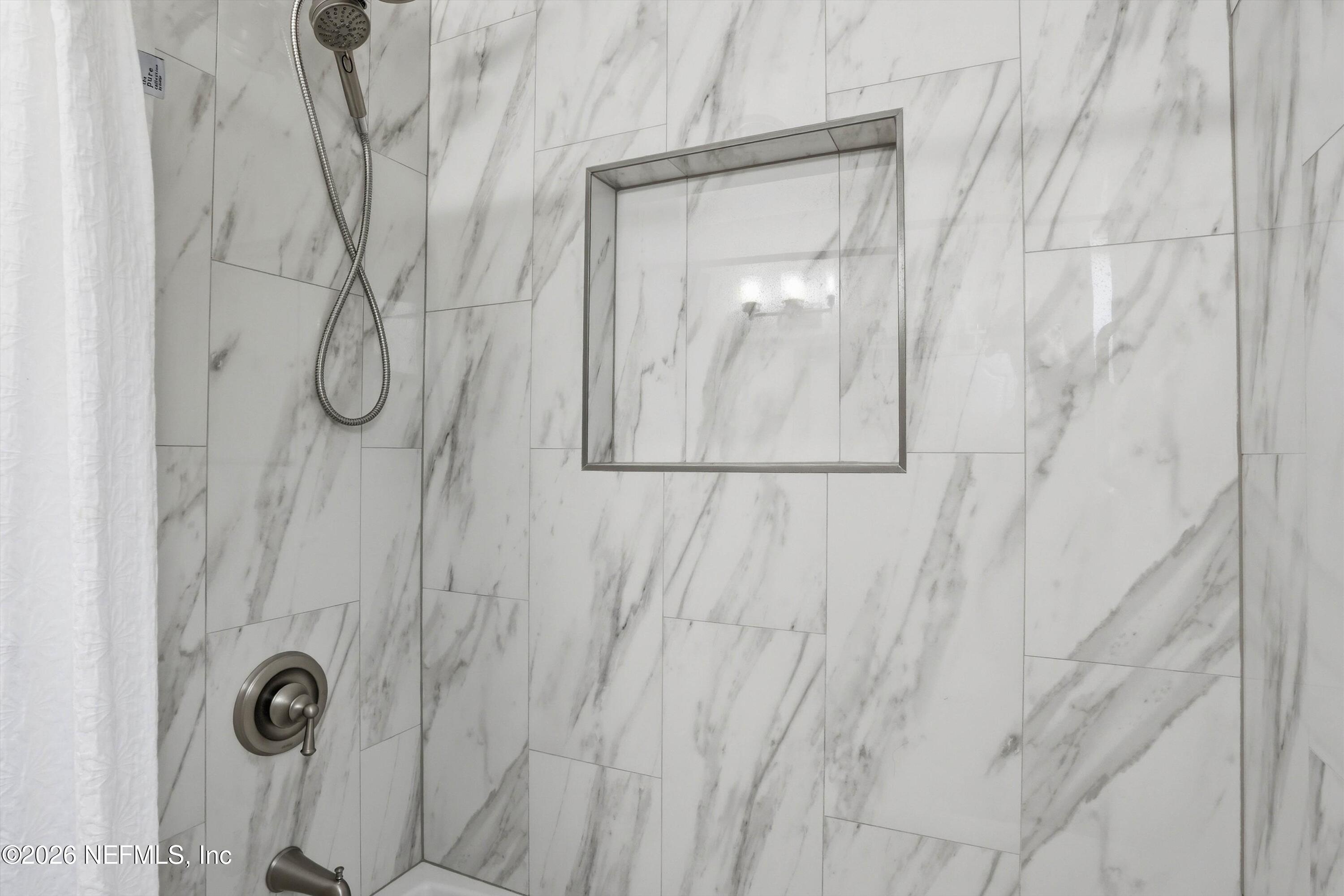 6204 Diane Road Jacksonville, FL 32277 - Photo 24 of 36 Hall Bathroom tile