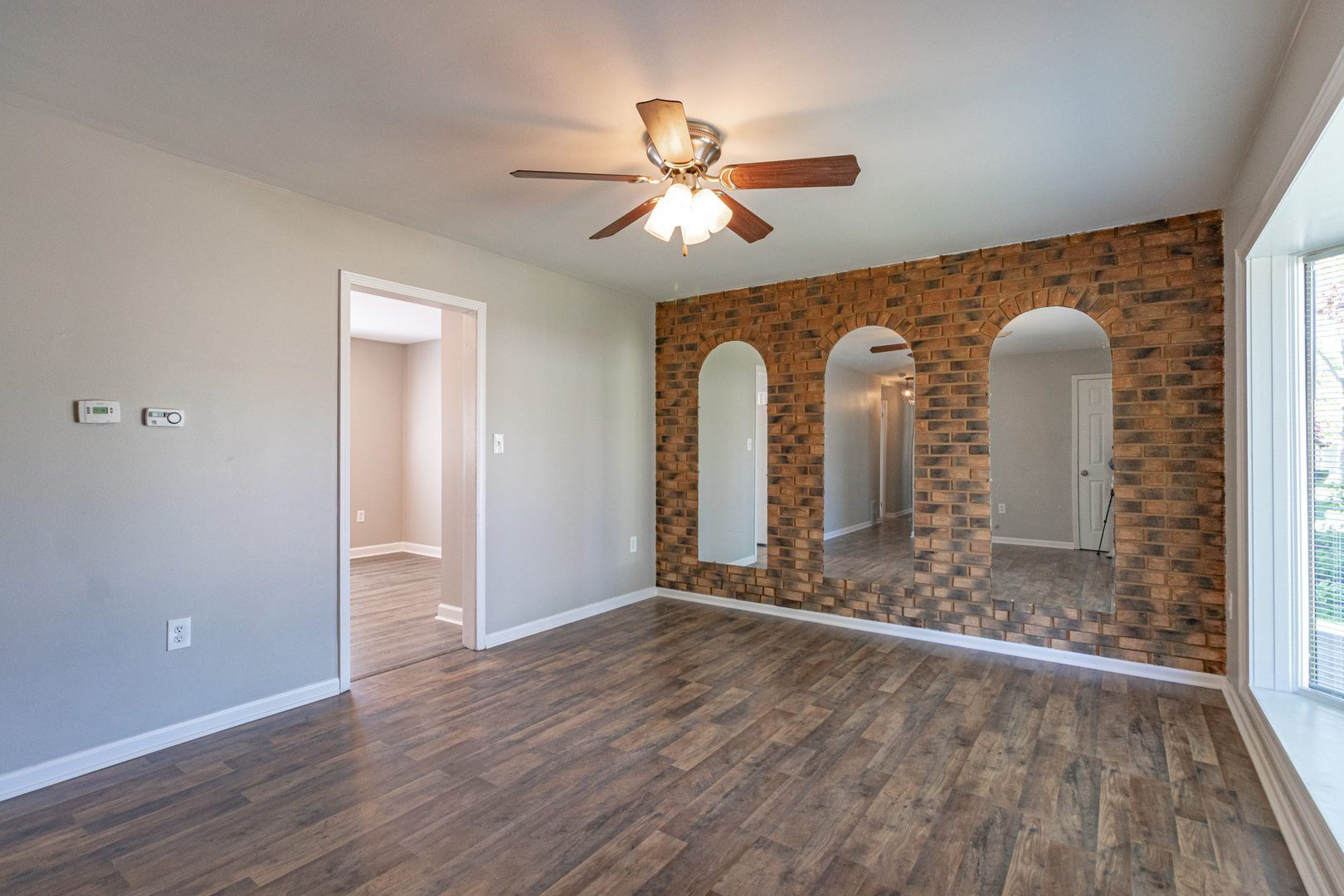 213 Seton Place Streamwood, IL 60107 - Photo 3 of 19