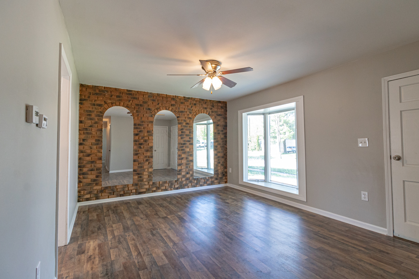 213 Seton Place Streamwood, IL 60107 - Photo 4 of 19