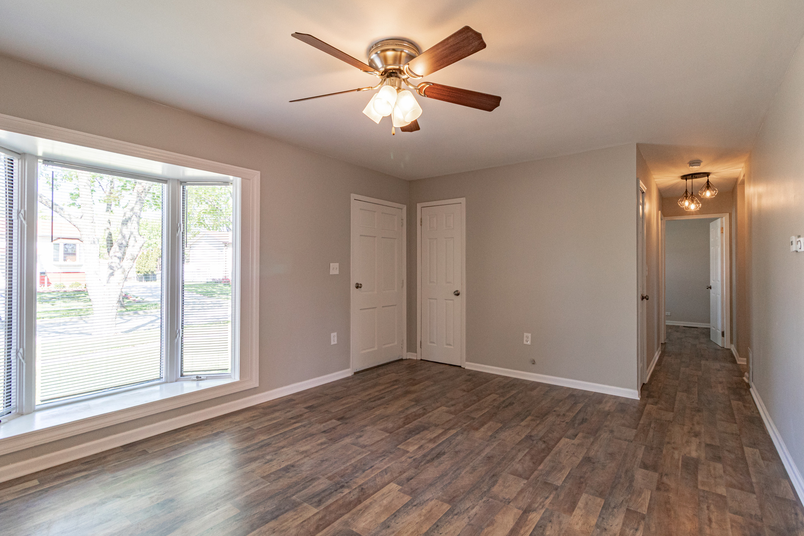 213 Seton Place Streamwood, IL 60107 - Photo 5 of 19