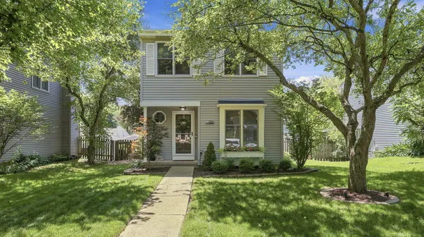 $399,900 | 916 Britta Lane, Geneva, IL 60134