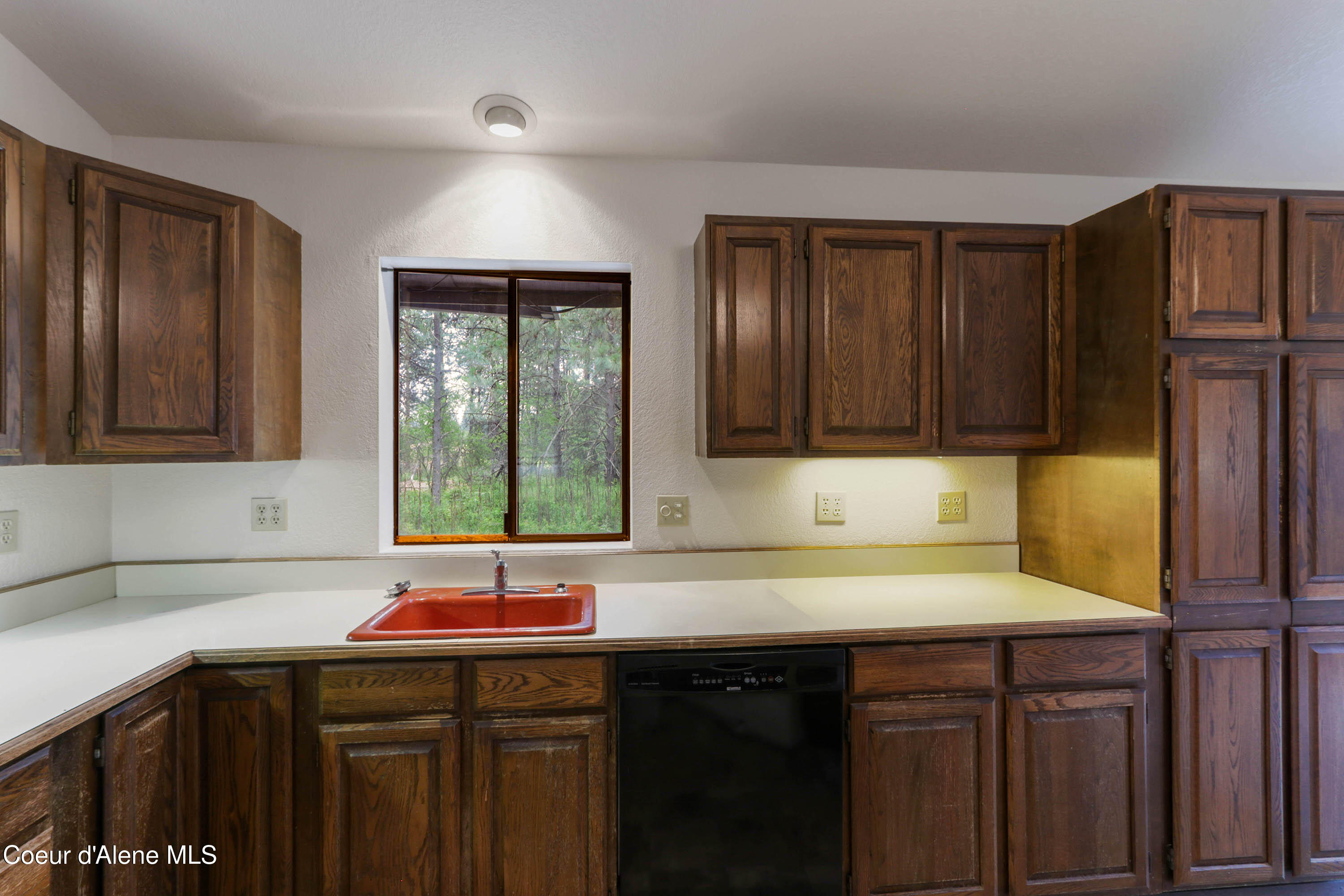 372 Schweitzer Mountain Road Sandpoint, ID 83864 - Photo 4 of 22 Kitchen