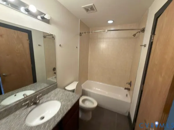 $1,700 | 306 East Broad Street, Unit 1B, Richmond, VA 23219