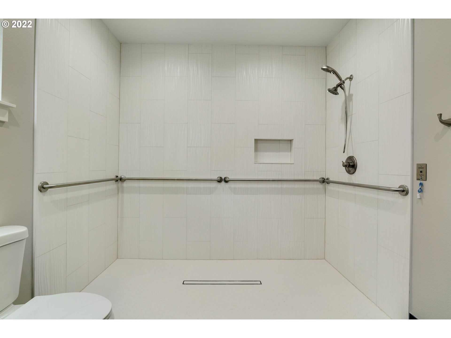 7975 Southwest Oleson Road Portland, OR 97223 - Photo 16 of 32 a bathroom with a shower