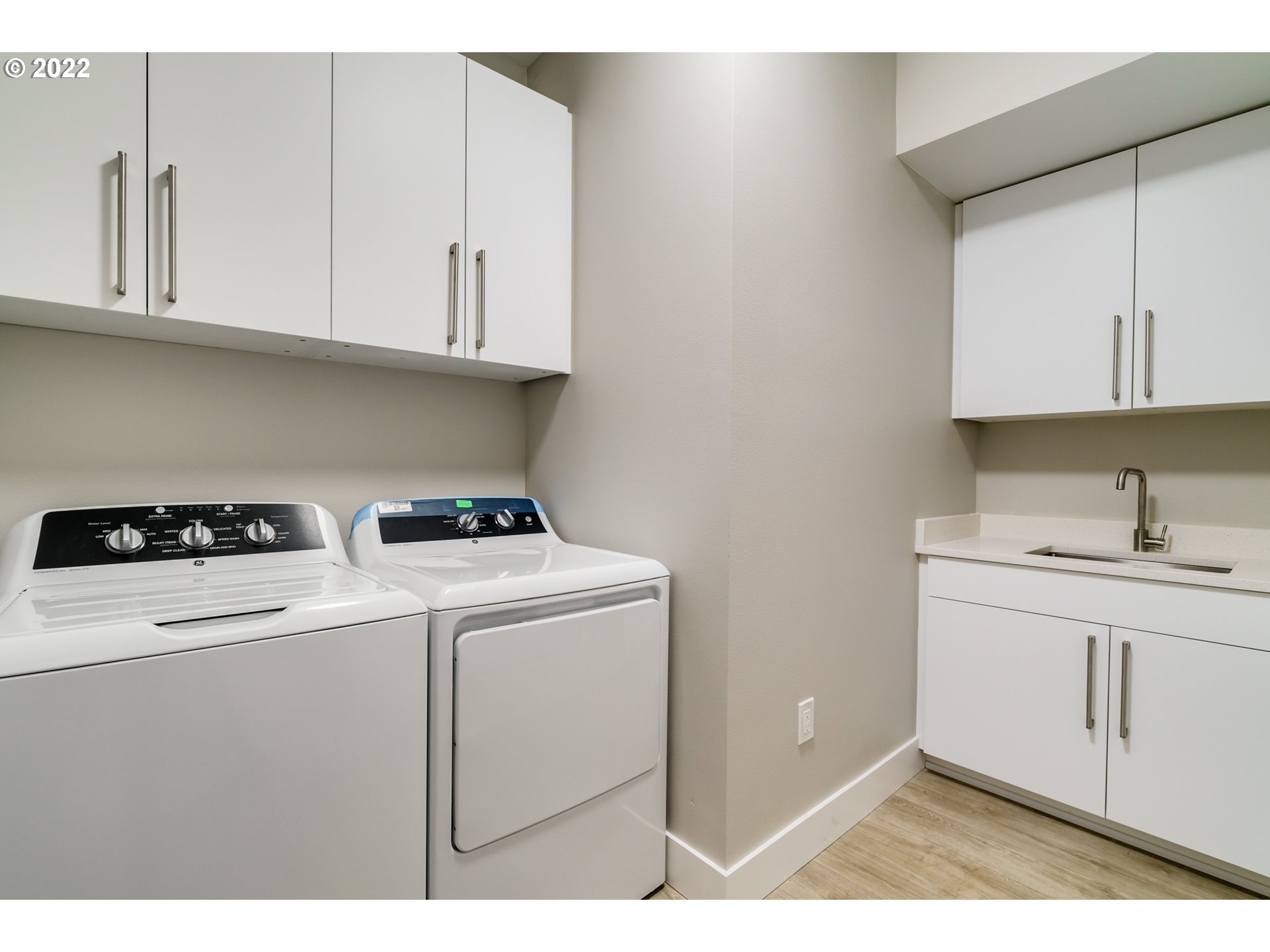 7975 Southwest Oleson Road Portland, OR 97223 - Photo 17 of 32 a utility room with dryer and washer