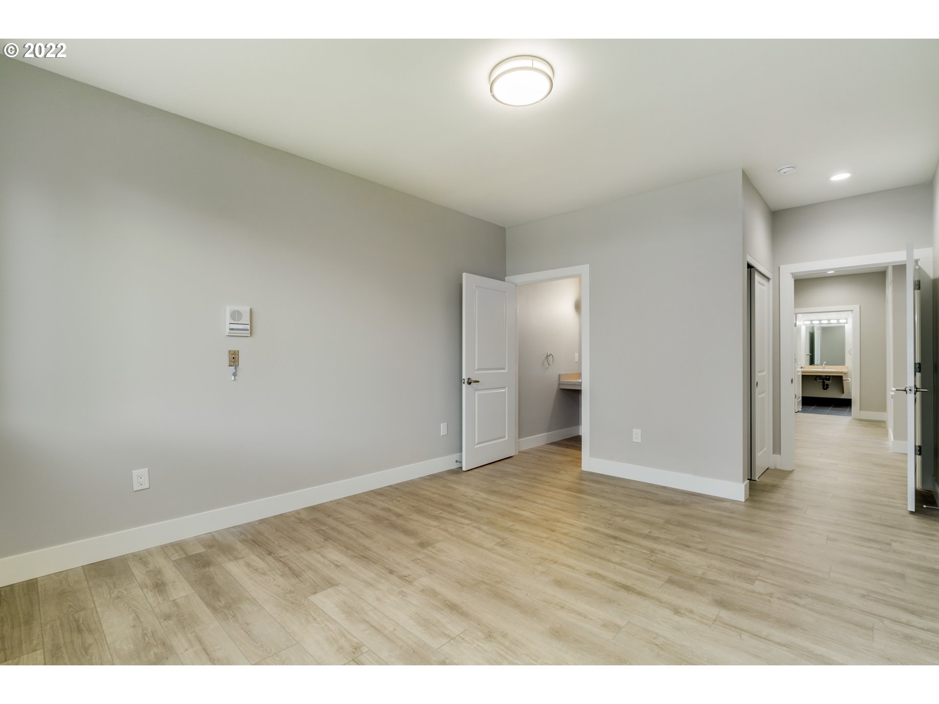 7975 Southwest Oleson Road Portland, OR 97223 - Photo 19 of 32 a view of an empty room