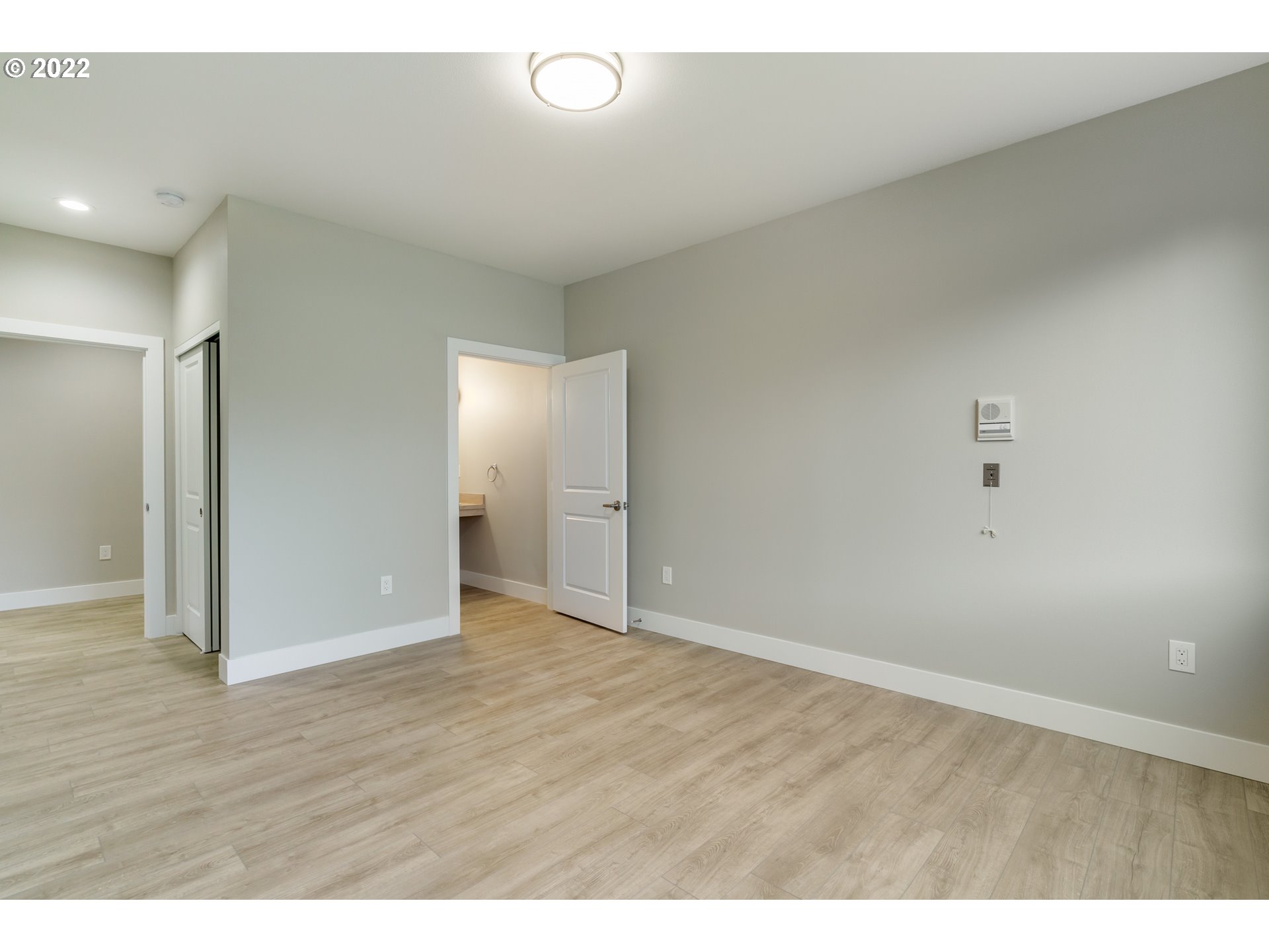 7975 Southwest Oleson Road Portland, OR 97223 - Photo 21 of 32 a view of an empty room