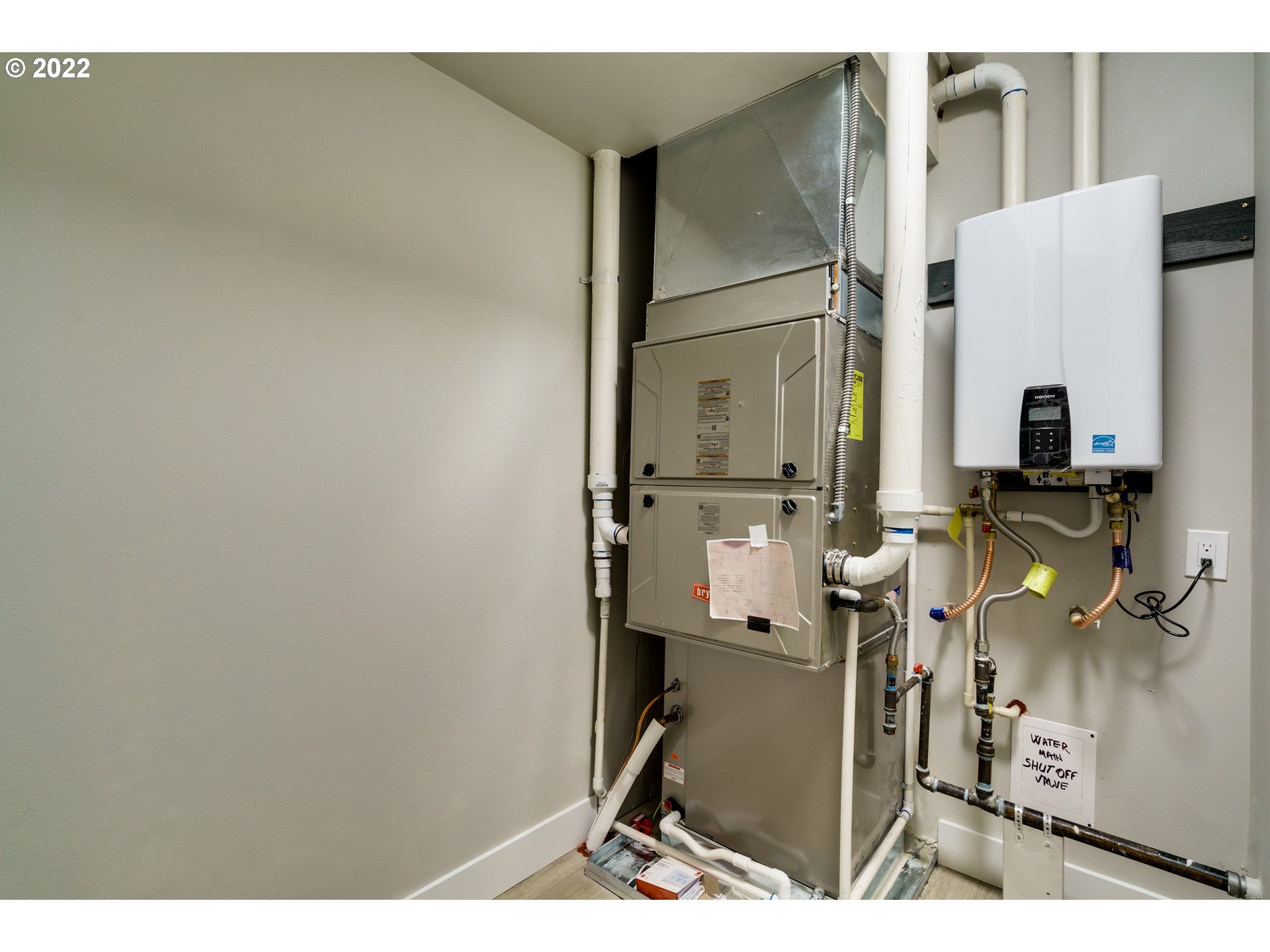 7975 Southwest Oleson Road Portland, OR 97223 - Photo 23 of 32 a picture of water heater room