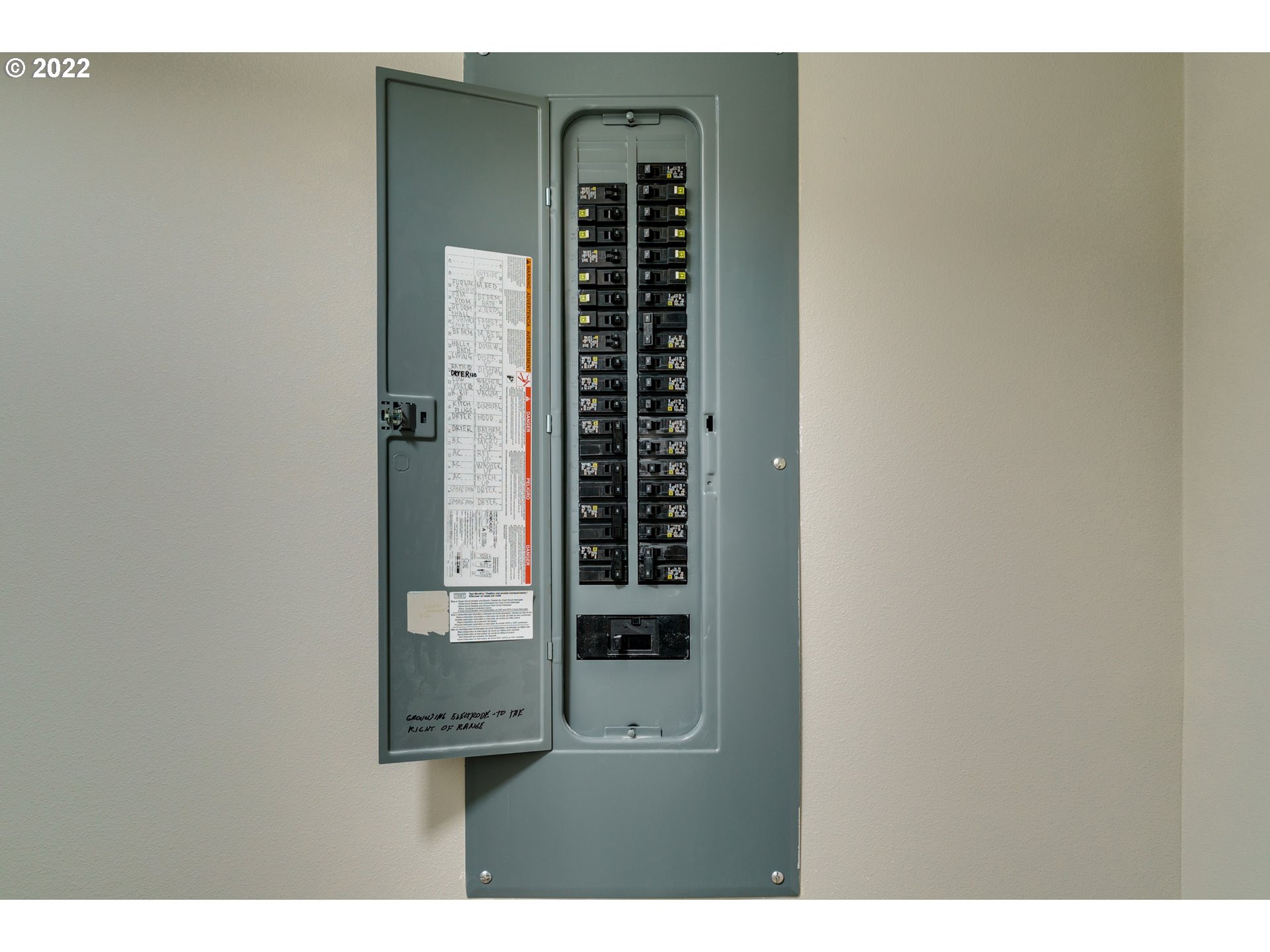 7975 Southwest Oleson Road Portland, OR 97223 - Photo 24 of 32 a view of an entryway of a house