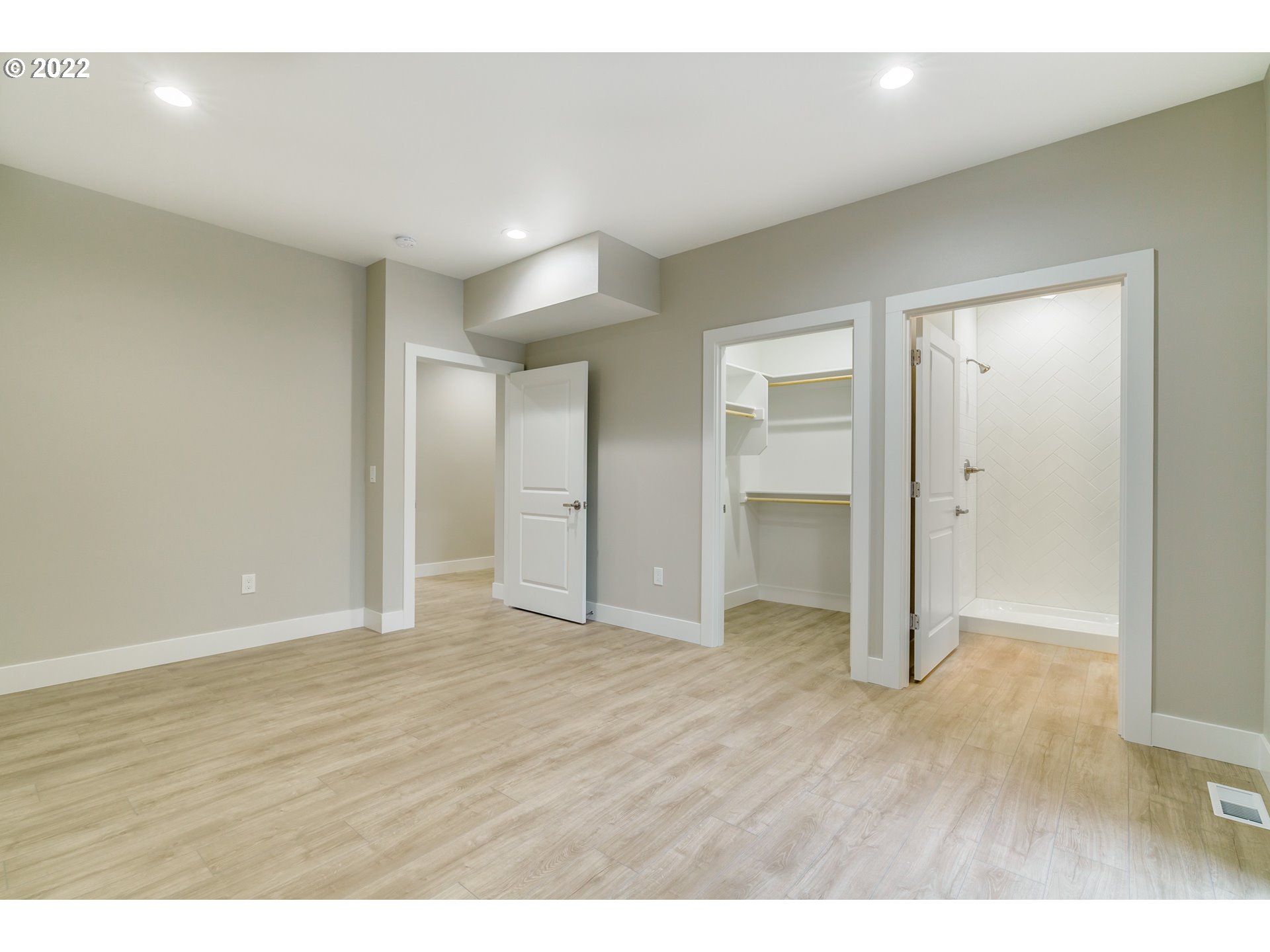 7975 Southwest Oleson Road Portland, OR 97223 - Photo 25 of 32 a view of an empty room with wooden floor