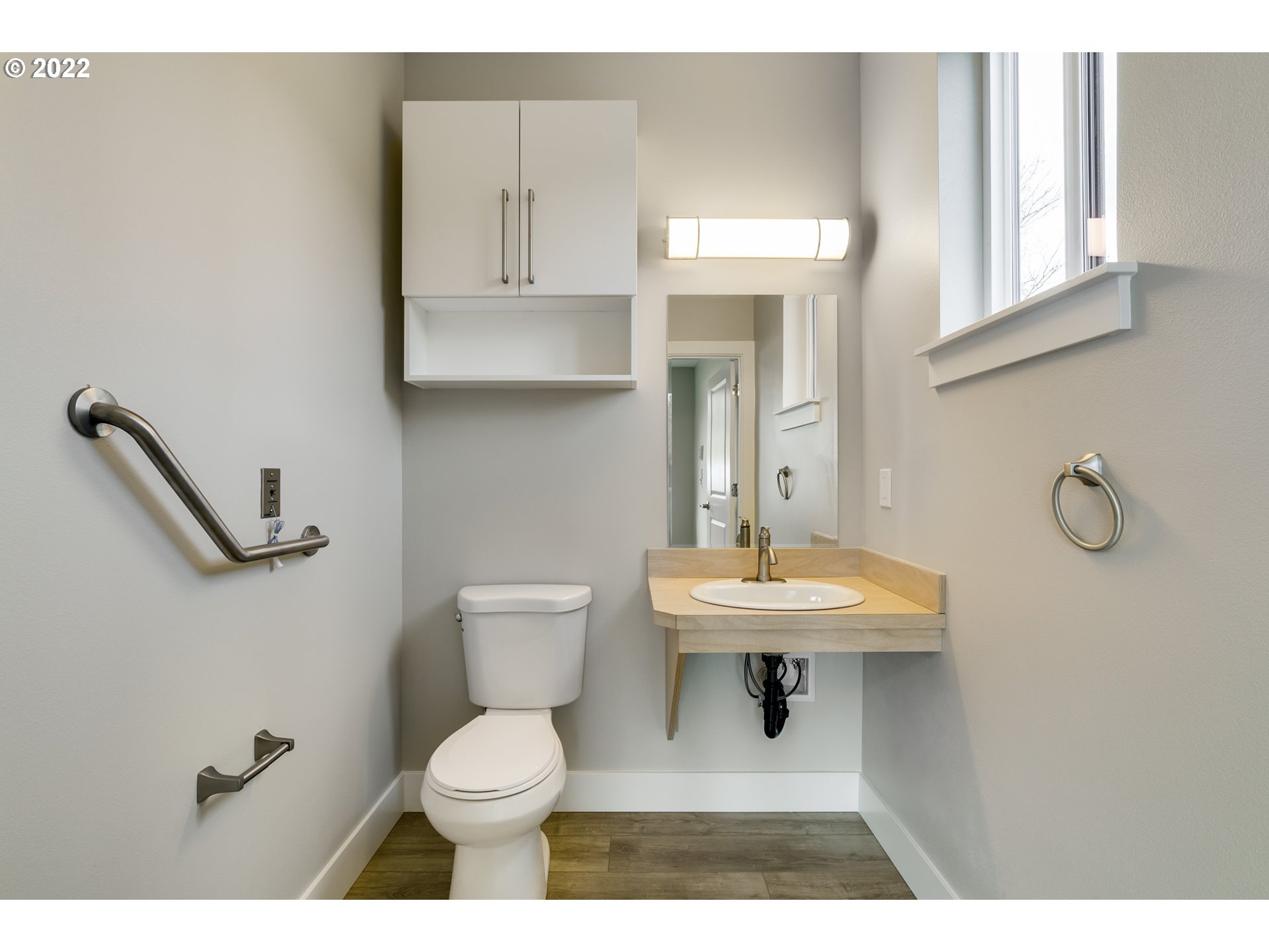 7975 Southwest Oleson Road Portland, OR 97223 - Photo 28 of 32 a bathroom with a toilet a sink and mirror