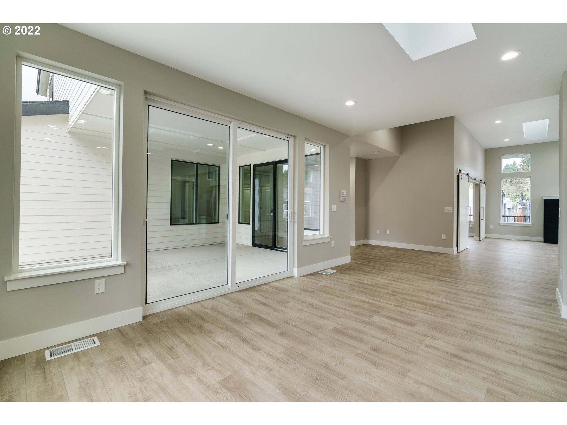 7975 Southwest Oleson Road Portland, OR 97223 - Photo 9 of 32 a view of an empty room