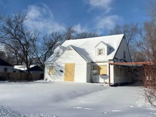 a view of a house with a yard and garage