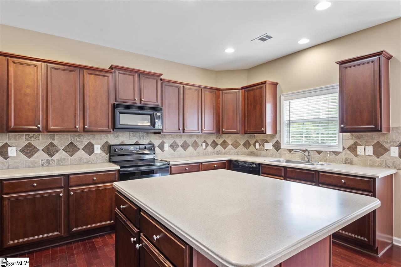 233 Elstar Loop Road Simpsonville, SC 29681 - Photo 3 of 36