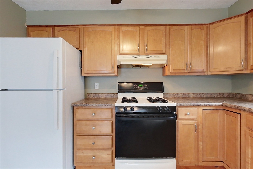 9 Oakland Road Pepperell, MA 01463 - Photo 4 of 37