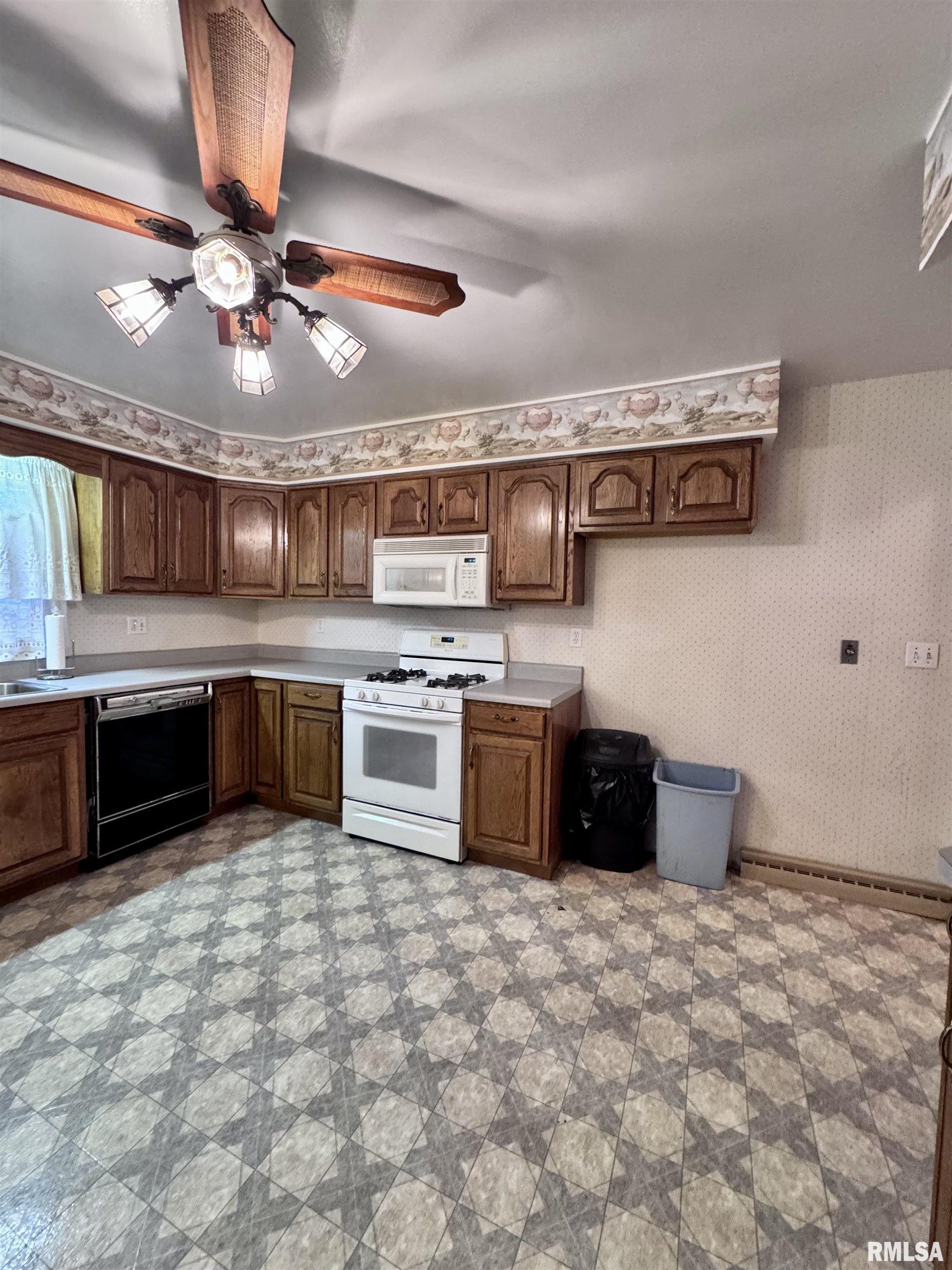 497 Walnut Street Bushnell, IL 61422 - Photo 12 of 32