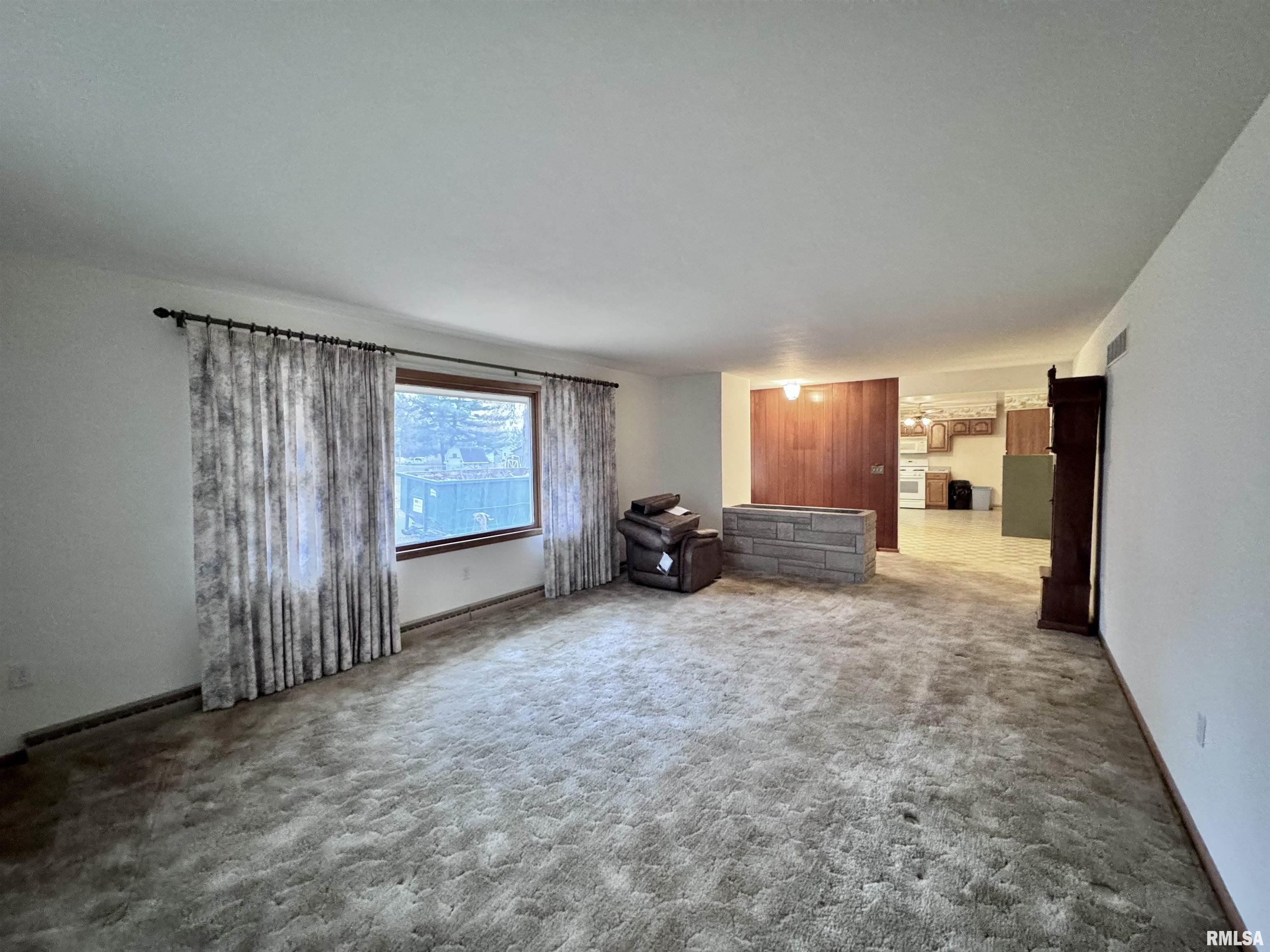 497 Walnut Street Bushnell, IL 61422 - Photo 4 of 32