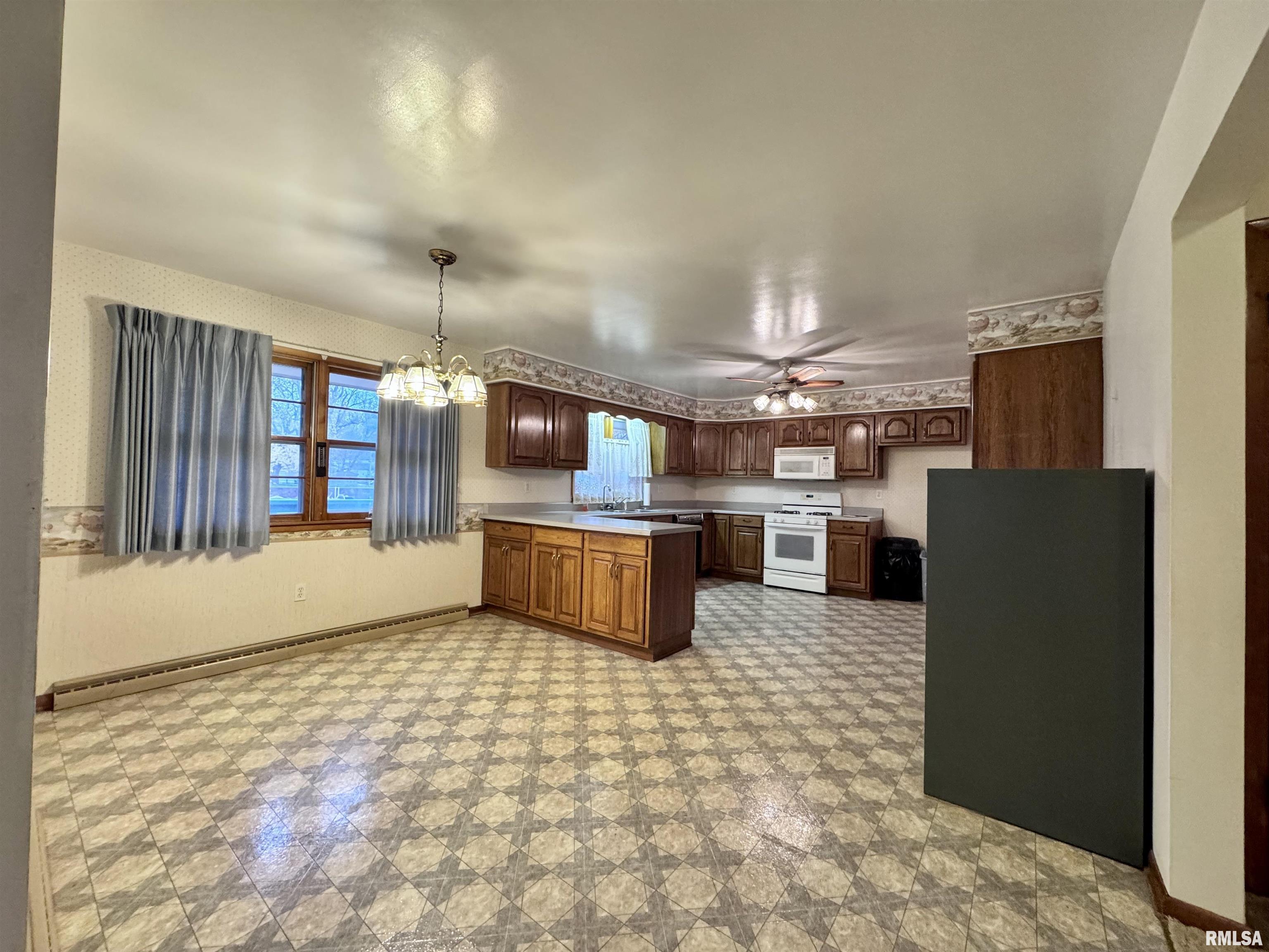 497 Walnut Street Bushnell, IL 61422 - Photo 8 of 32