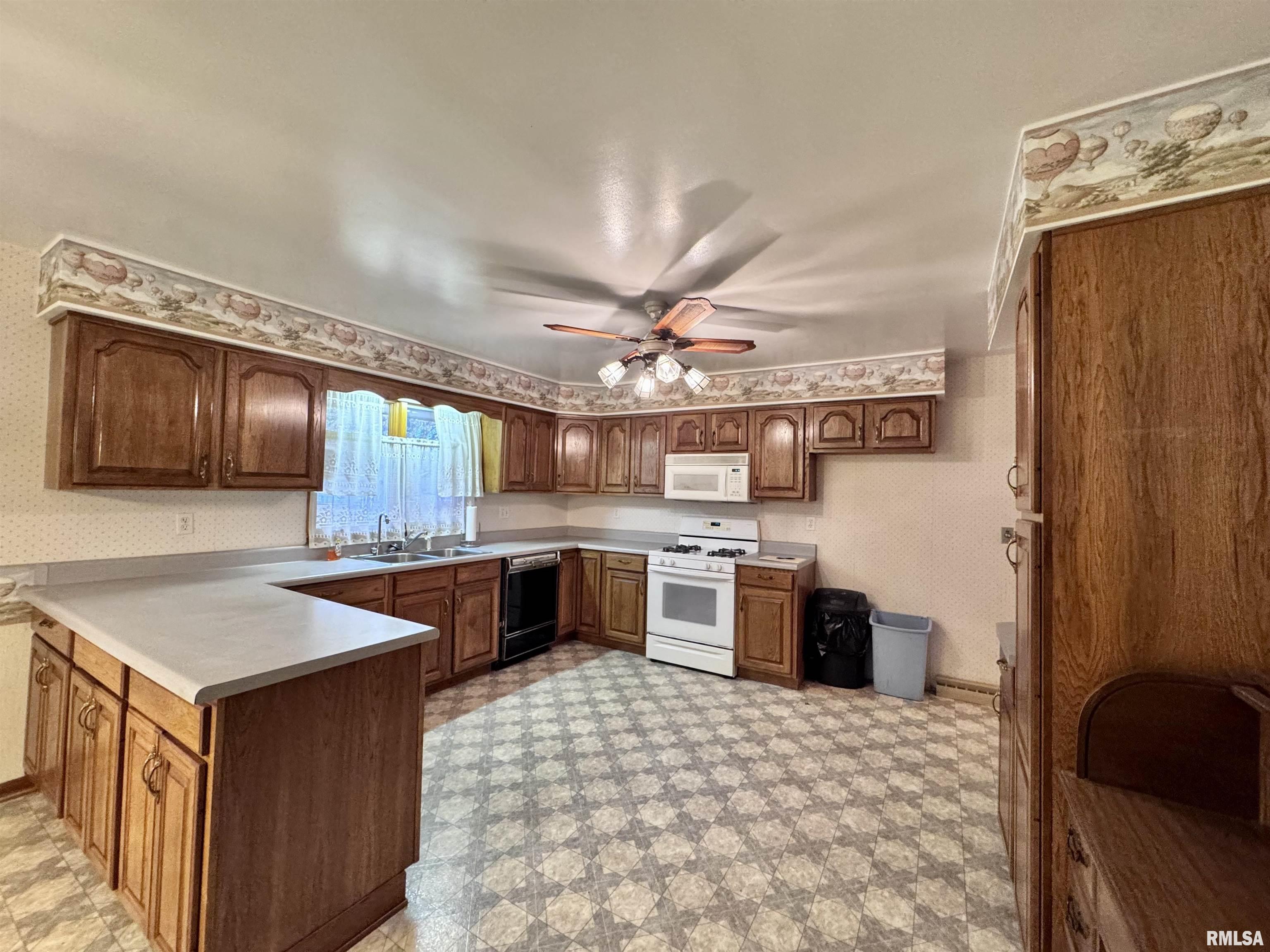 497 Walnut Street Bushnell, IL 61422 - Photo 9 of 32